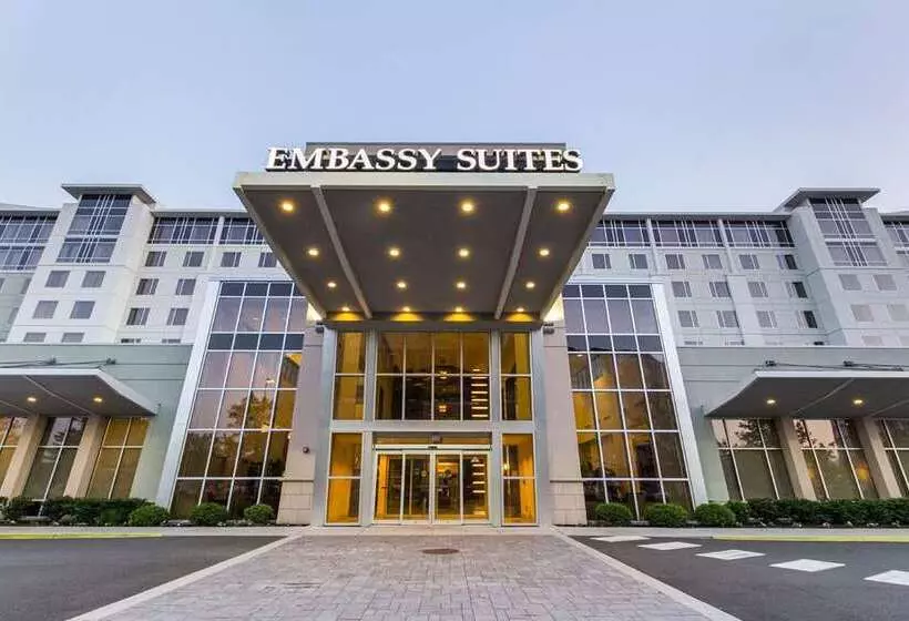 هتل Embassy Suites Newark Airport