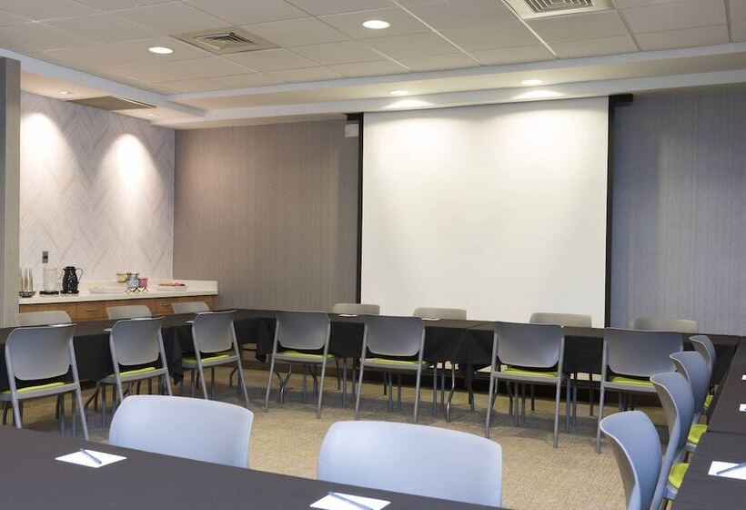 Отель Springhill Suites Detroit Auburn Hills