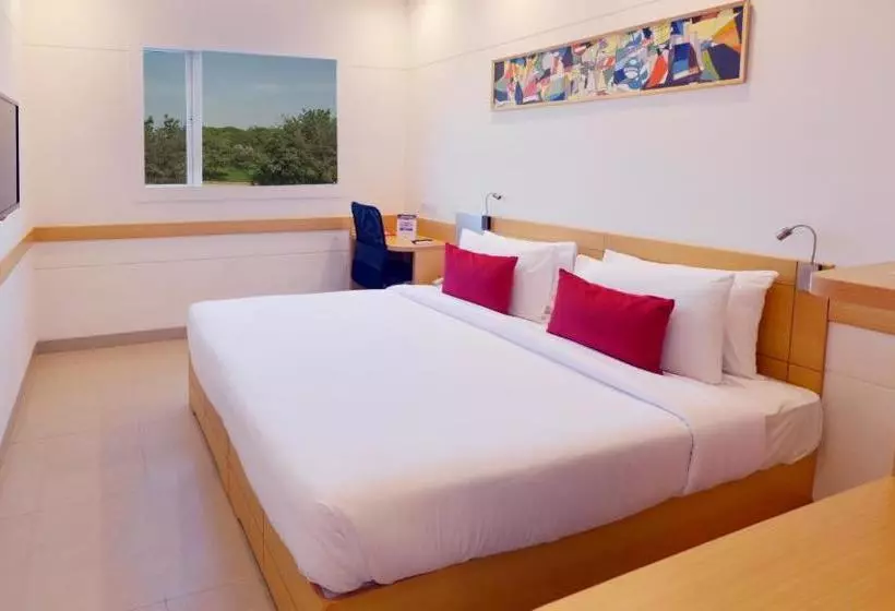 Red Fox Hotel, Chandigarh