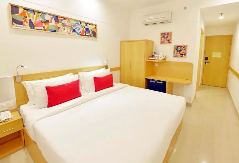 Red Fox Hotel, Chandigarh