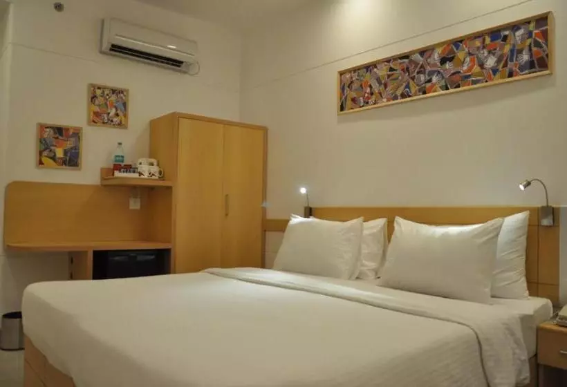 Red Fox Hotel, Chandigarh