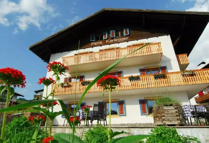 Aamiaismajoitus (B&B) Garni Karlegger