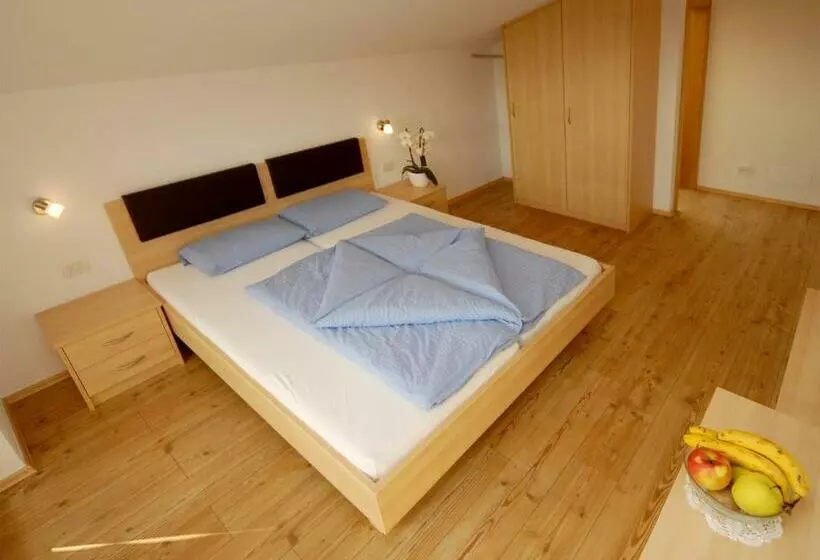 Aamiaismajoitus (B&B) Garni Karlegger