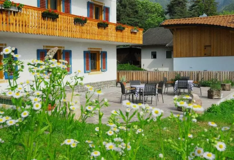 Aamiaismajoitus (B&B) Garni Karlegger