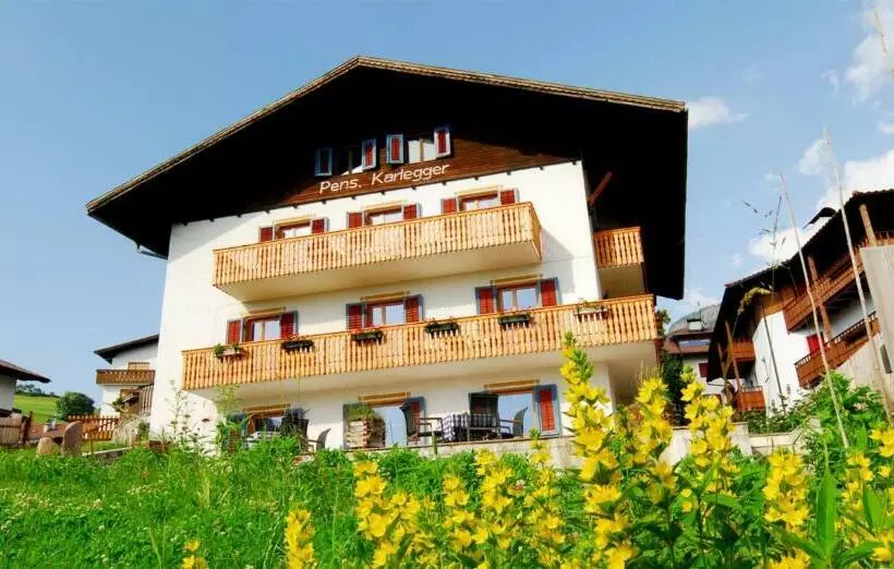 Aamiaismajoitus (B&B) Garni Karlegger