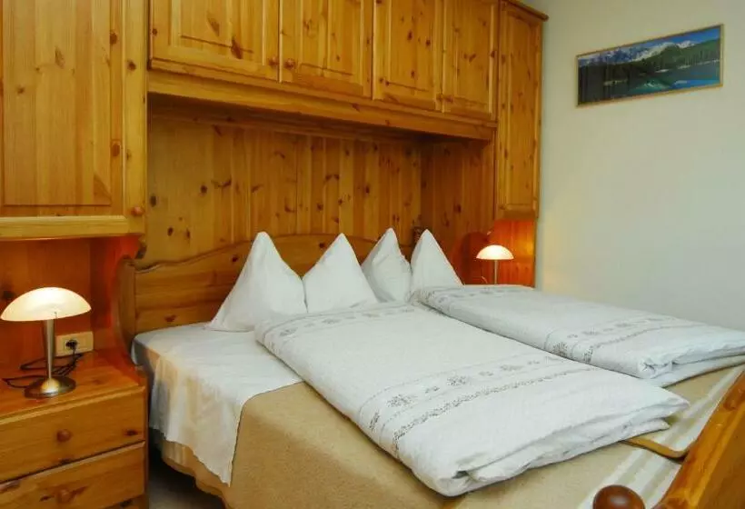 Aamiaismajoitus (B&B) Garni Karlegger