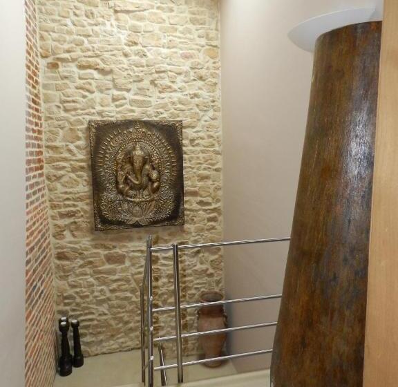 ベッドアンドブレックファースト O Sixième Sens