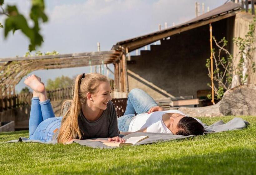 酒店 Engadiner Apartments & Wines