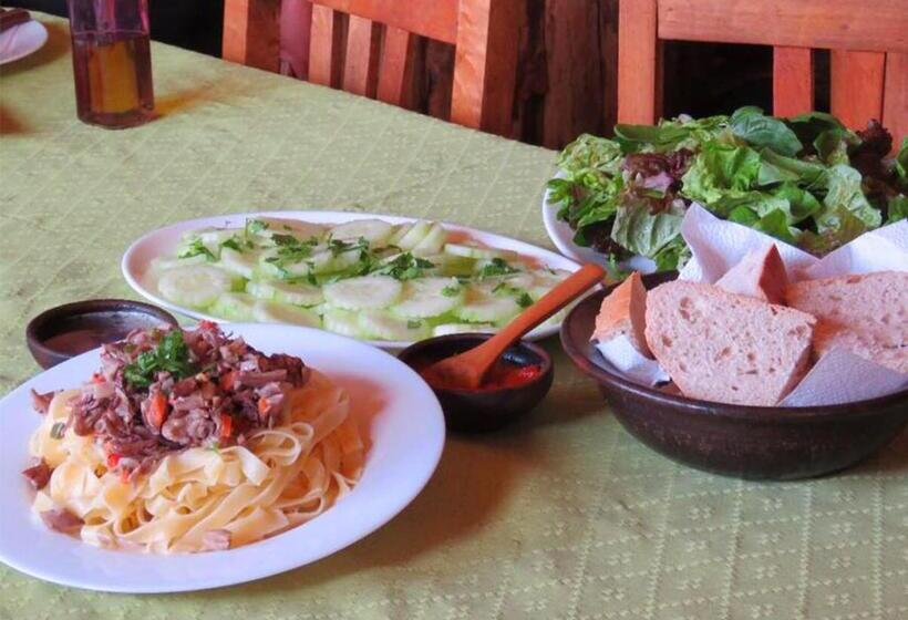 Szálloda Hospedaje Y Agrocamping Relmucura