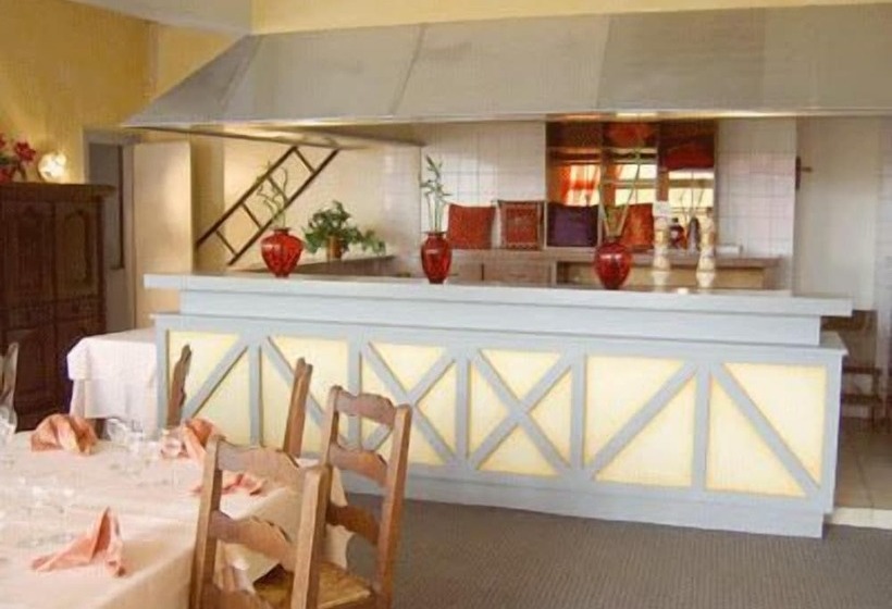 ユースホステル Logis Hôtel Restaurant L Auberge Normande