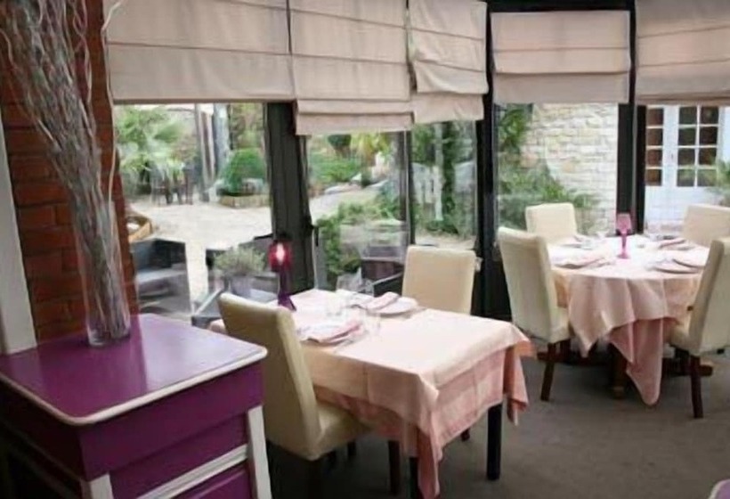 ユースホステル Logis Hôtel Restaurant L Auberge Normande