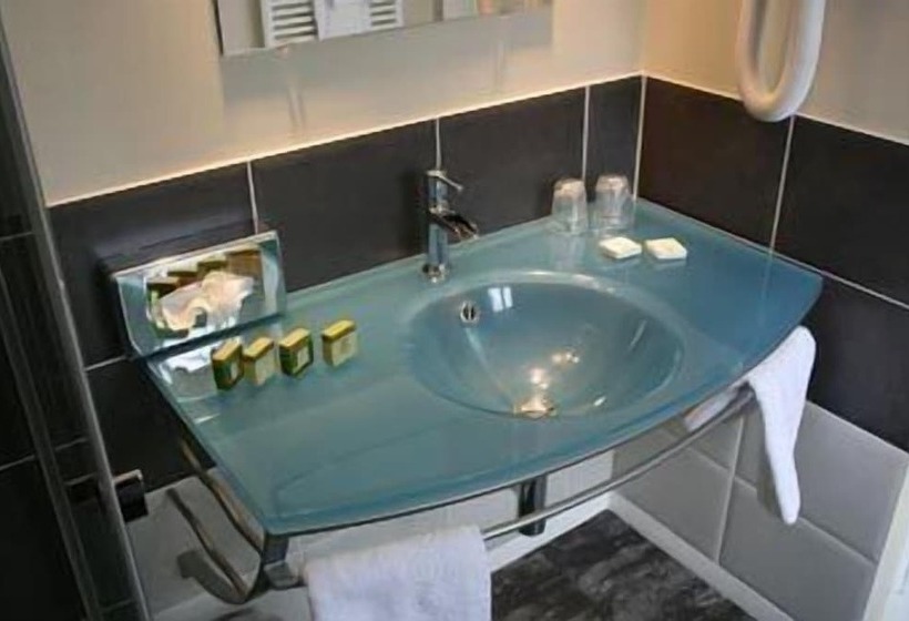 ユースホステル Logis Hôtel Restaurant L Auberge Normande