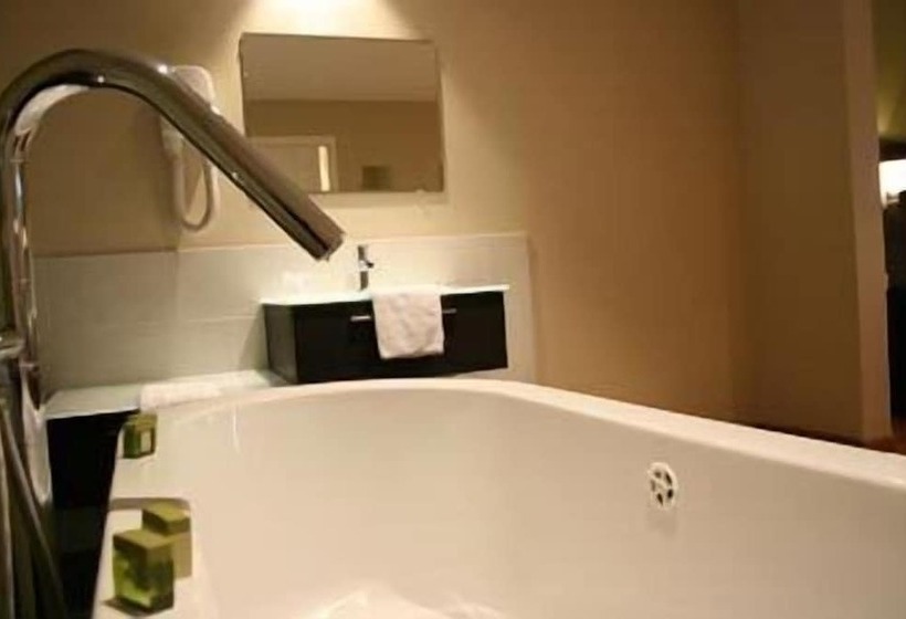 ユースホステル Logis Hôtel Restaurant L Auberge Normande