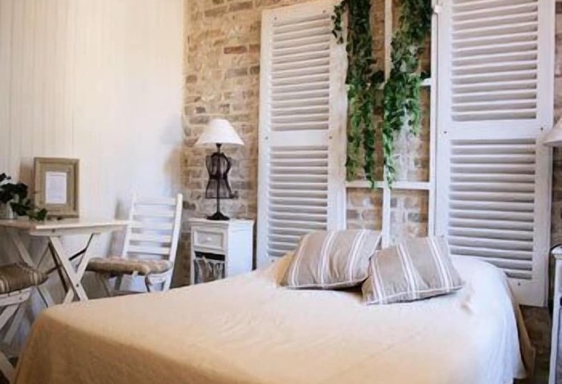 ユースホステル Logis Hôtel Restaurant L Auberge Normande