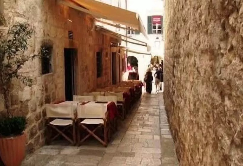 هتل Apartments Petra