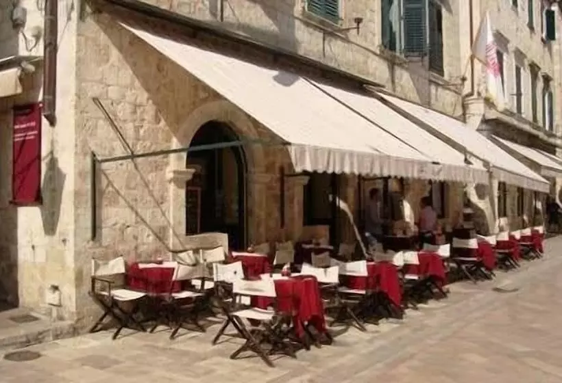 هتل Apartments Petra