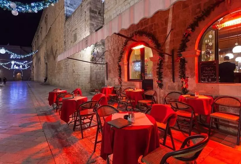 هتل Apartments Petra