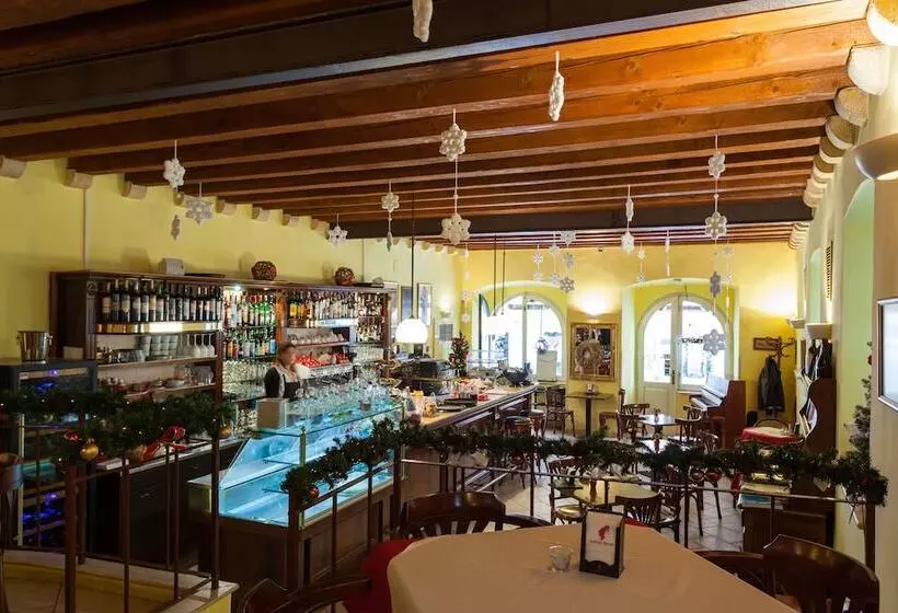 هتل Apartments Petra