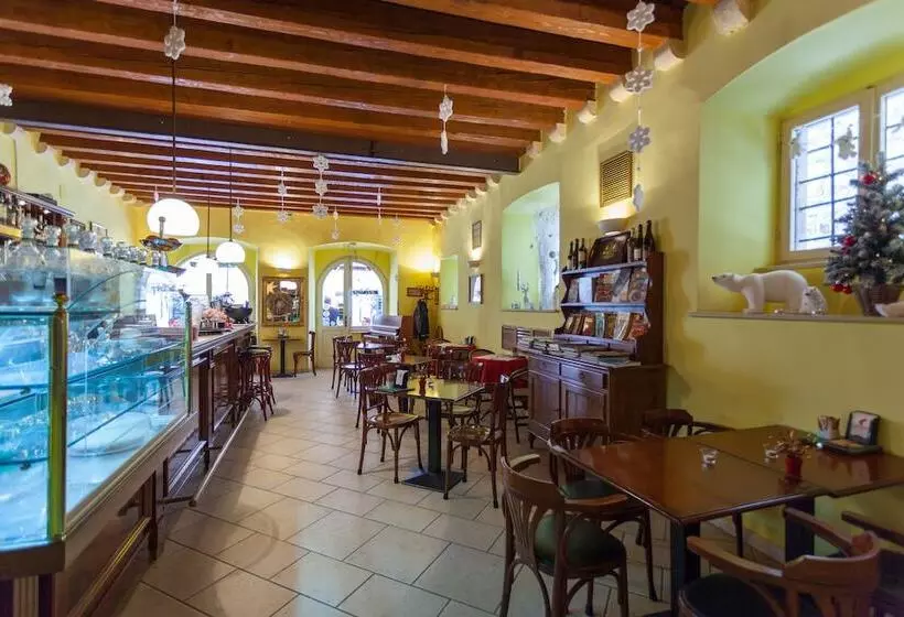 هتل Apartments Petra