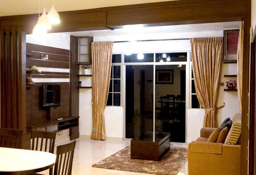 Отель Cameron View Apartment  Crown Imperial Court Brinc