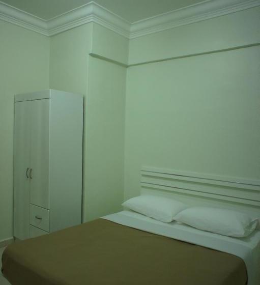 Отель Cameron View Apartment  Crown Imperial Court Brinc