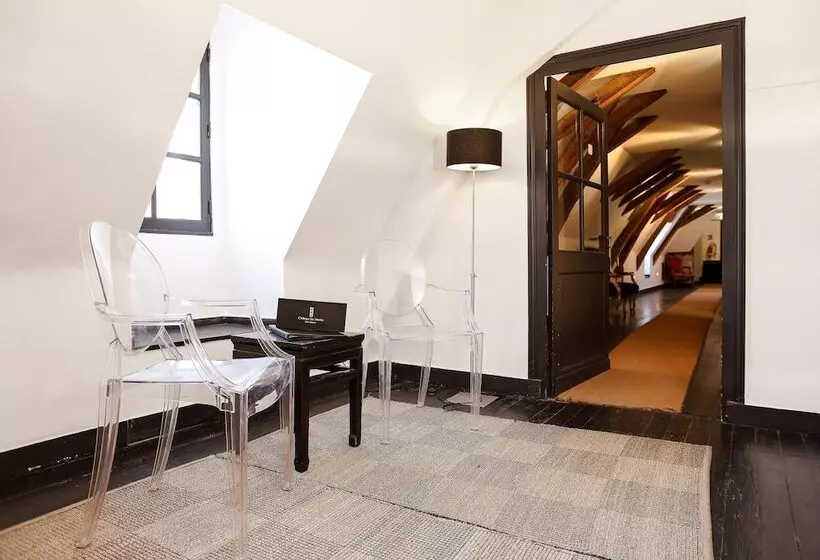 Hotelli Chateau Les Merles Et Ses Villas