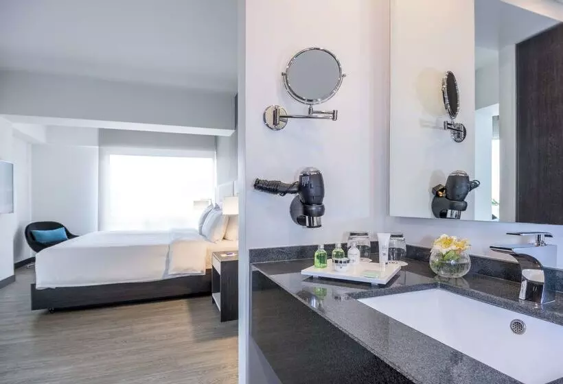 Отель NH Bogota Urban 26 Royal