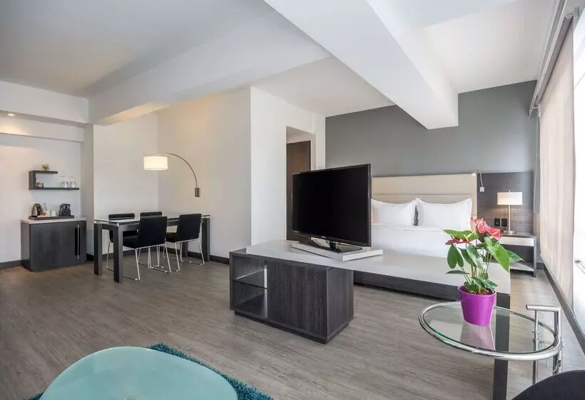 Отель NH Bogota Urban 26 Royal