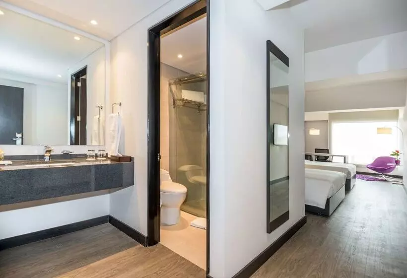 Отель NH Bogota Urban 26 Royal