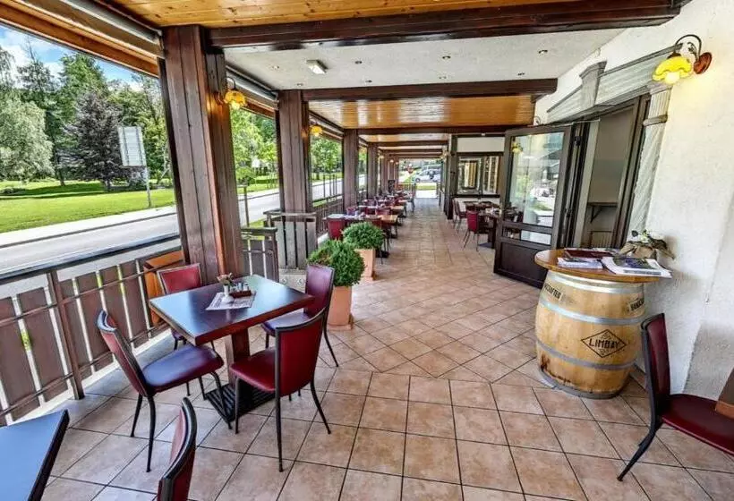 هتل Tripič, Restaurant And Pizzeria