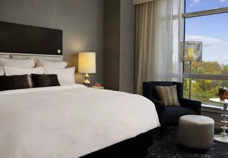 Hotelli Renaissance Arlington Capital View