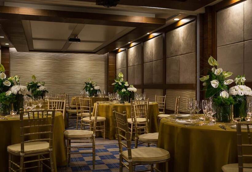 هتل Renaissance Izmir