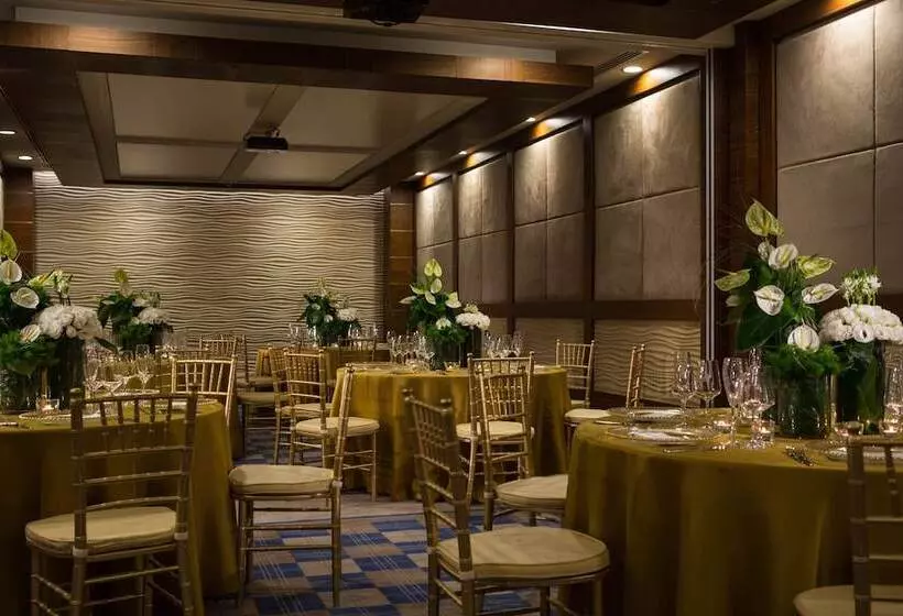 هتل Renaissance Izmir