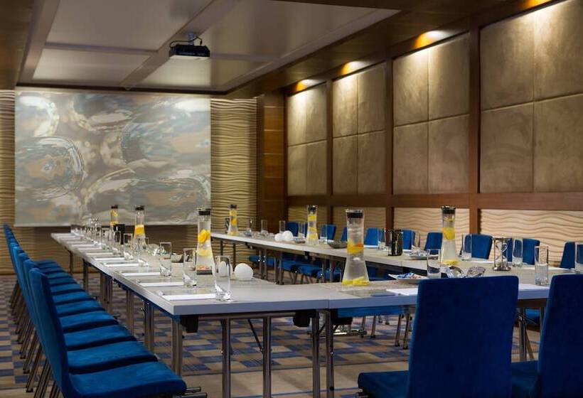 هتل Renaissance Izmir