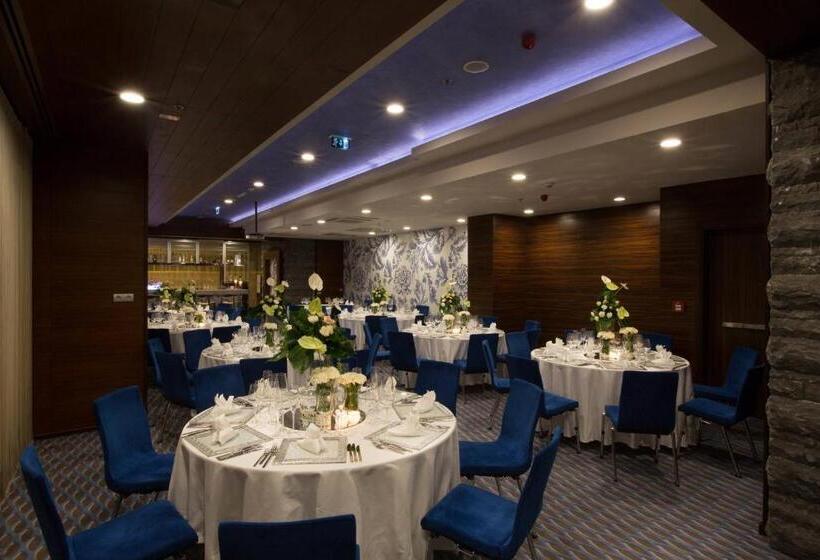 هتل Renaissance Izmir