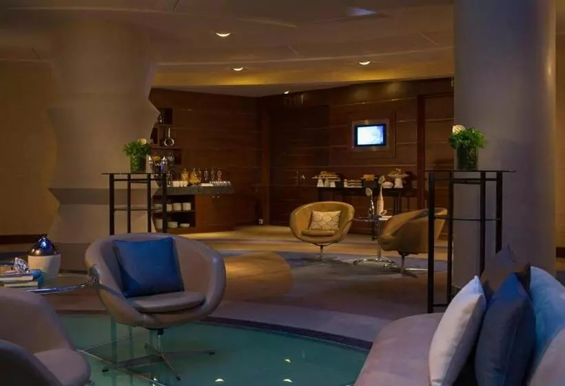 هتل Renaissance Izmir