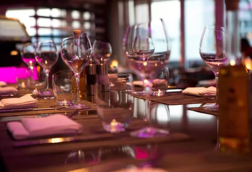 هتل Renaissance Izmir