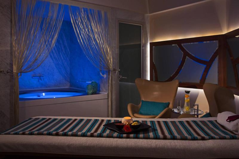 هتل Renaissance Izmir