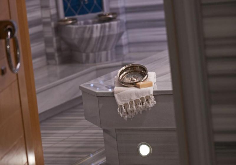 هتل Renaissance Izmir