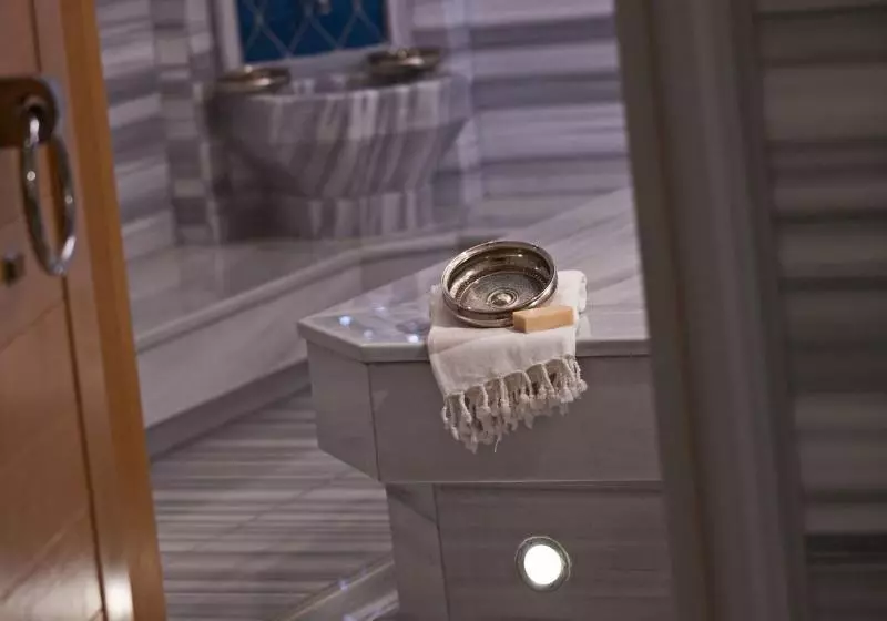 هتل Renaissance Izmir