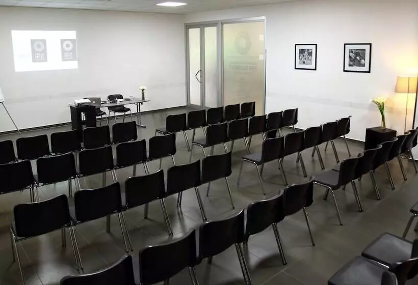 Stelle Hotel The Businest