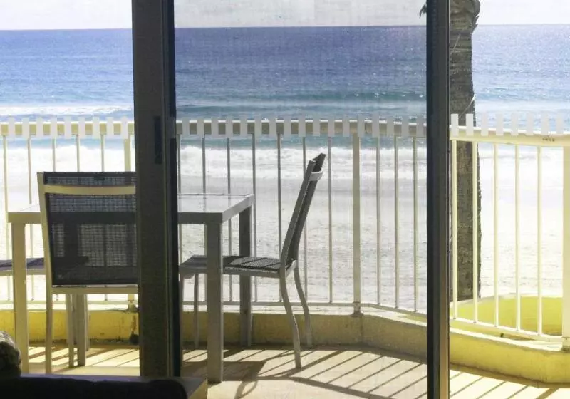 בית מלון כפרי Surfers Horizons Absolute Beachfront Holiday Apart