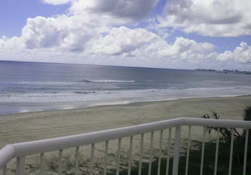 בית מלון כפרי Surfers Horizons Absolute Beachfront Holiday Apart