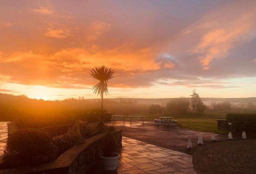 בית מלון כפרי Westport Country Lodge