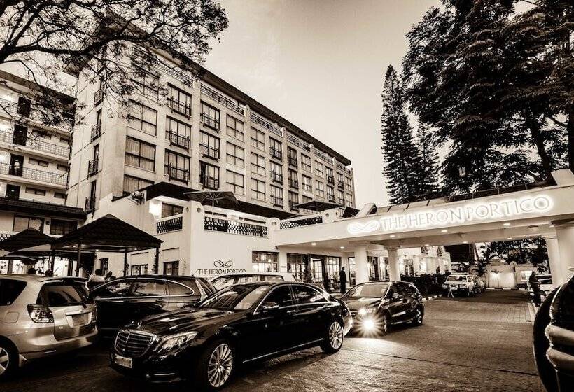 Hotell The Heron By Sarovar Portico India