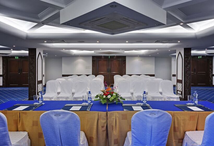 Hotell The Heron By Sarovar Portico India