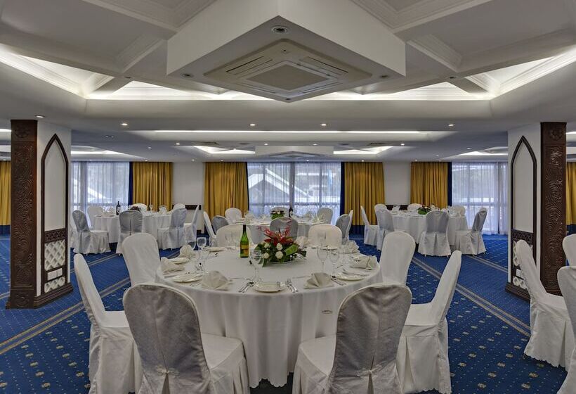 Hotell The Heron By Sarovar Portico India