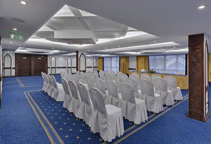 Hotell The Heron By Sarovar Portico India