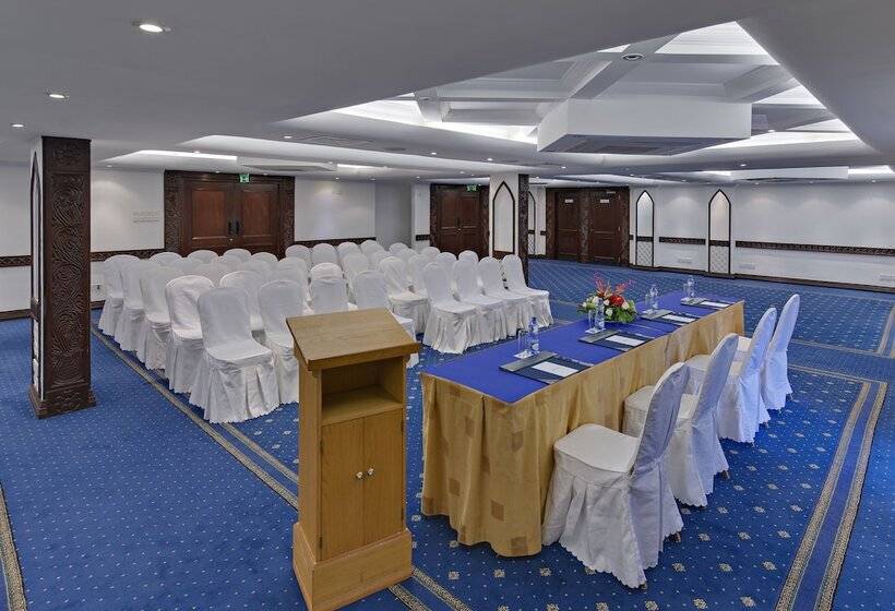 Hotell The Heron By Sarovar Portico India