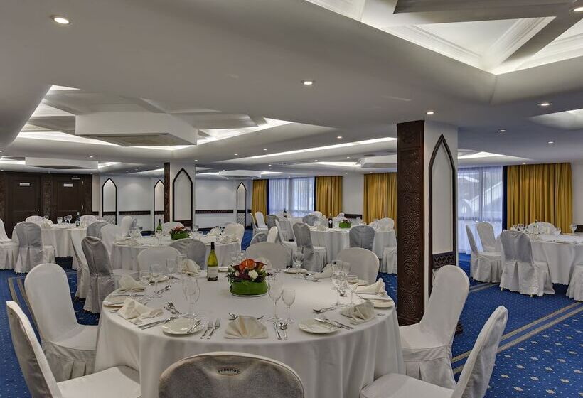 Hotell The Heron By Sarovar Portico India